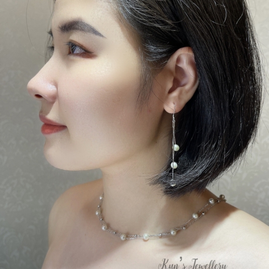 Set bộ Ngọc trai biển Akoya 5 li trắng kem ánh hồng vàng . Ngọc tròn đẹp rất ít vết. Bạc Ý S925 phủ bạch kim cao cấp 