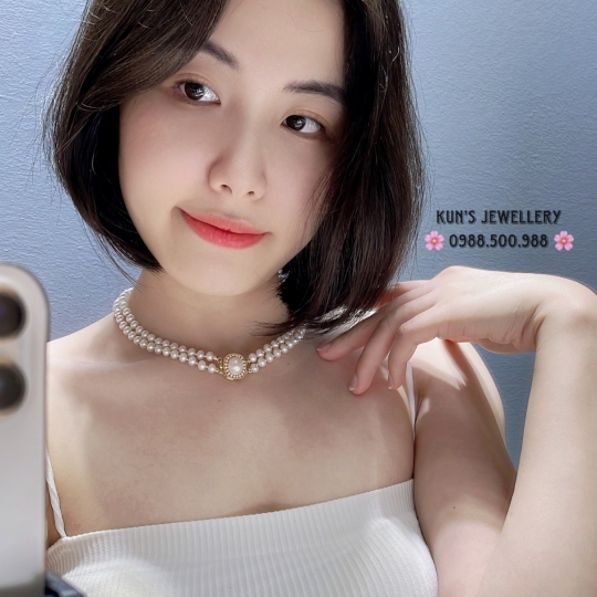  Chuỗi Song Ngọc 5.5 li mix bi đồng và khoá đồng cao cấp. Viên chủ trên khoá là ngọc trai thật size 9.5-10 li. Chiều dài 39 - 42 cm