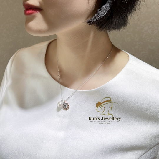  Dây chuyền Bạc Ý S925 phủ bạch kim - thiết kế Hoa tuyết đính đá lấp lánh - Ngọc trai tròn size 8,5 li 