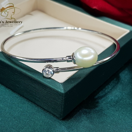   Kiềng tay Bạc Ý S925 phủ bạch kim cao cấp - Ngọc trai giọt viên nguyên ri size 9.7 li