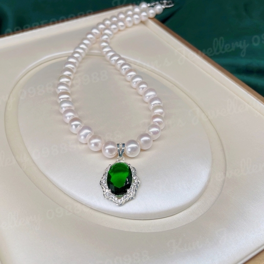 Chuỗi Ngọc trai oval 9 li kết cùng mặt bạc ta 