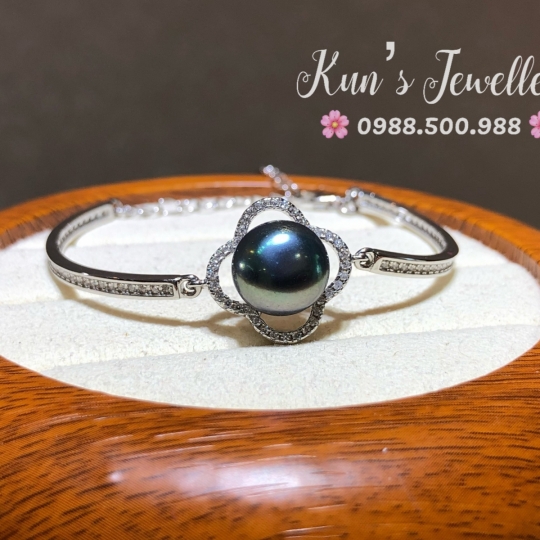 Lắc tay Ngọc trai đen ánh xanh lông công size 10.7 li - Bạc Ý S925 phủ bạch kim cao cấp