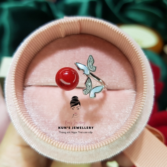 Nhẫn san hô đỏ cánh bướm size 8 li